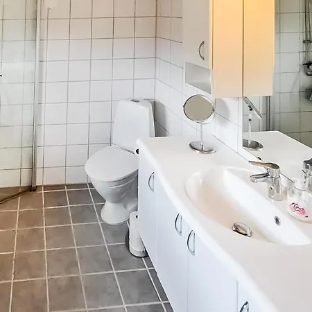 4 Bedroom Amazing In Сasa de vacaciones Fredvang